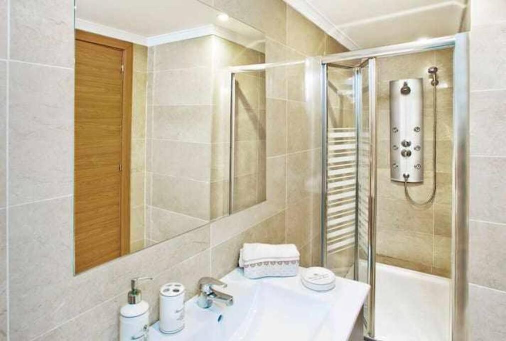 Large Modern Beach Front Apartment, Rooftop Pool!! Marbella Ngoại thất bức ảnh