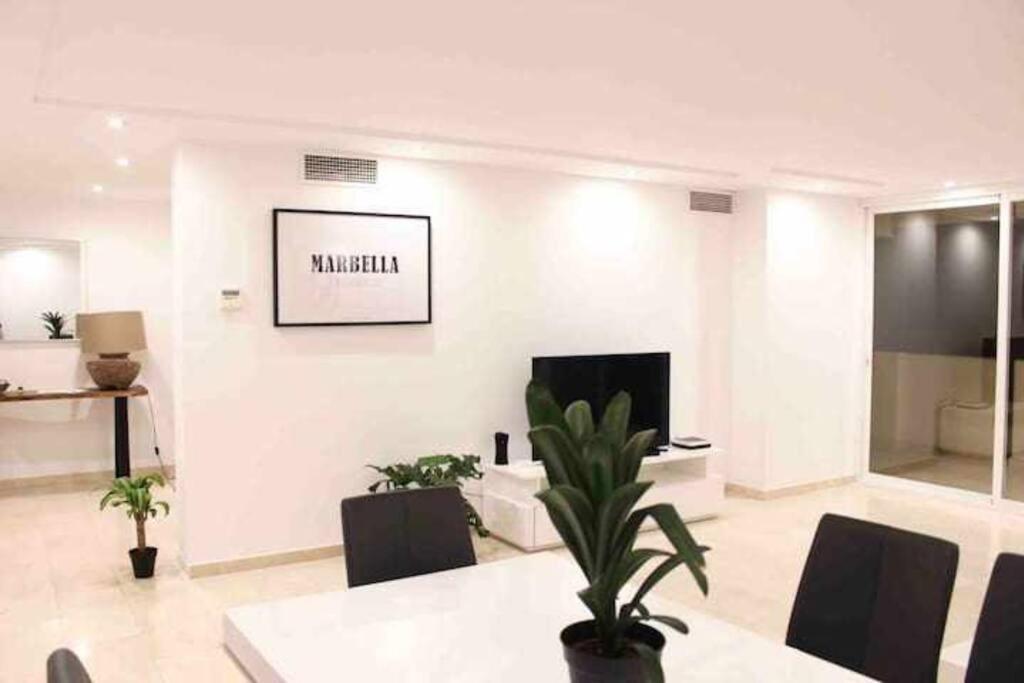 Large Modern Beach Front Apartment, Rooftop Pool!! Marbella Ngoại thất bức ảnh