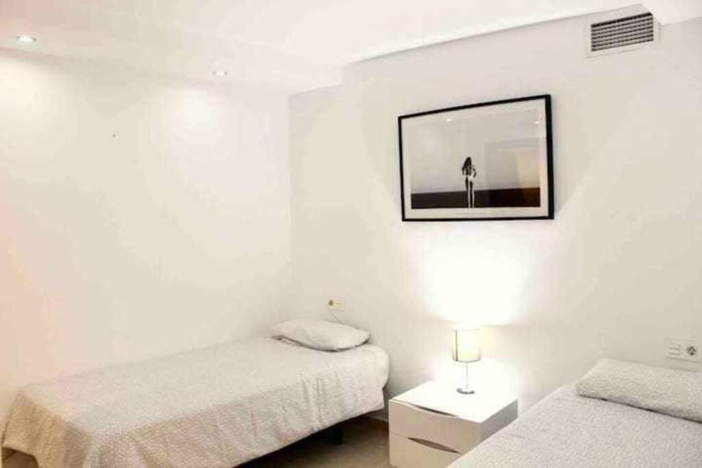 Large Modern Beach Front Apartment, Rooftop Pool!! Marbella Ngoại thất bức ảnh